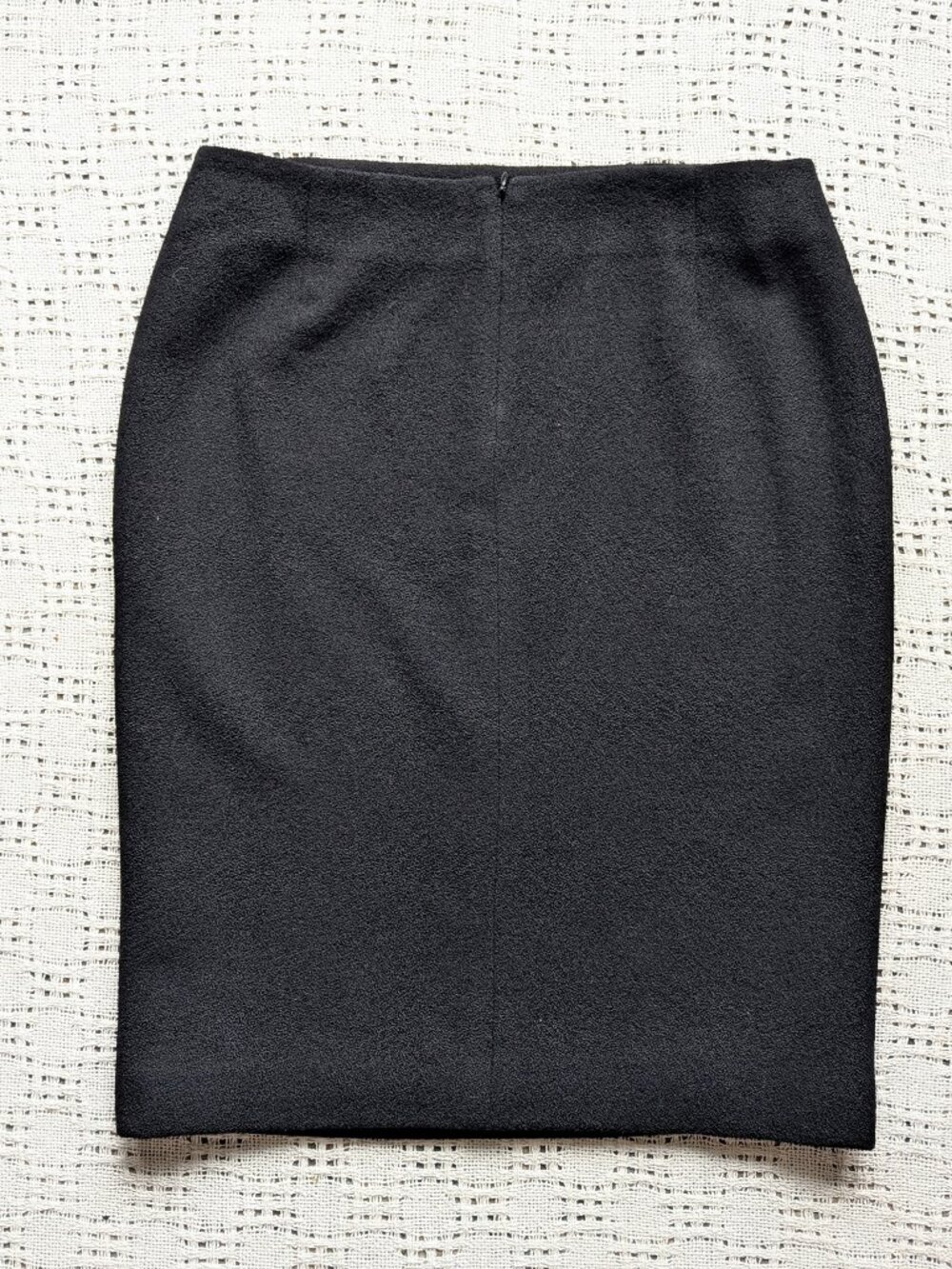 Vtg Christian Dior Pencil Skirt 100% Wool Crepe, 100% Silk Lining Sz. 12 - Picture 2 of 6